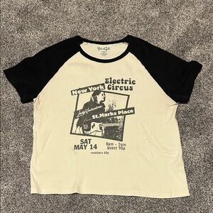 Brandy Melville Black and Cream Graphic Tee